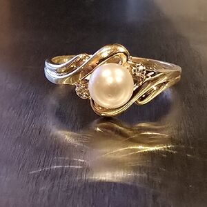 Pearl Diamond Gold Solitare Ring